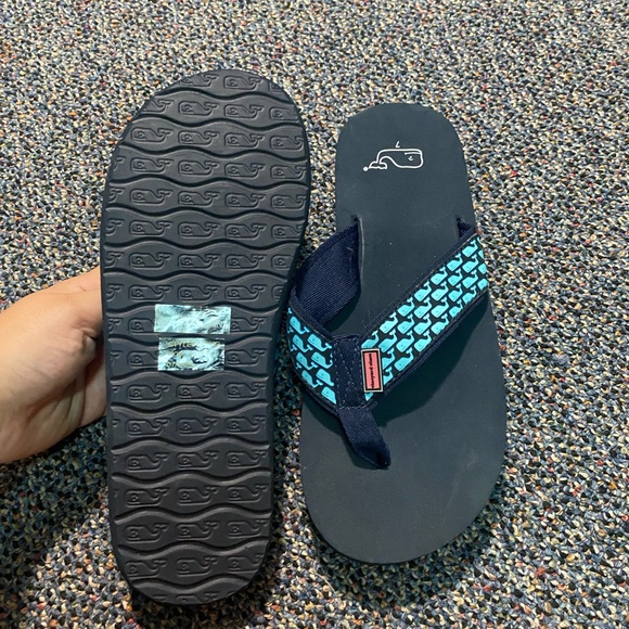 Vineyard Vines Women's Black and Blue Flip Flops - Picture 2 of 3